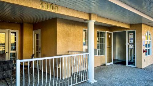 Gambar di galeri bagi Mountain View Suites by StayIn di Fairmont Hot Springs