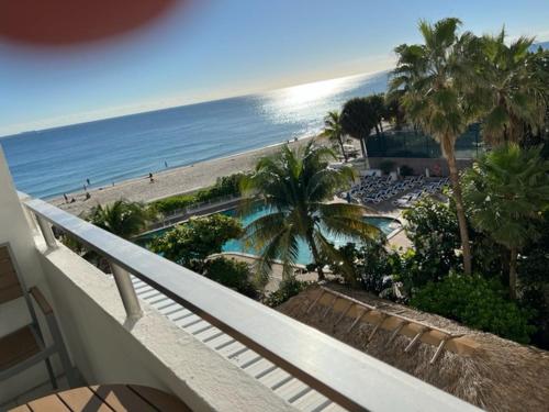 Gallery image of Ocean Manor Tiki Sunset Retreat in Fort Lauderdale