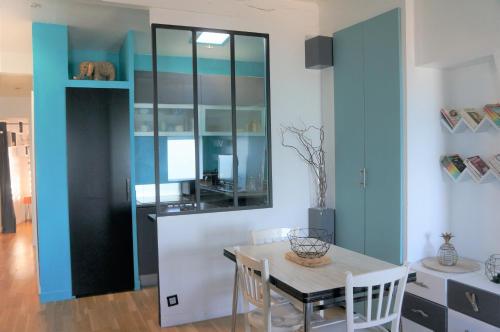 Η κουζίνα ή μικρή κουζίνα στο Charmant appartement avec vue face mer imprenable