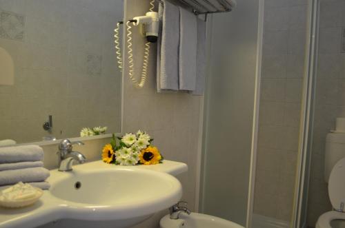 A bathroom at Hotel Moresco