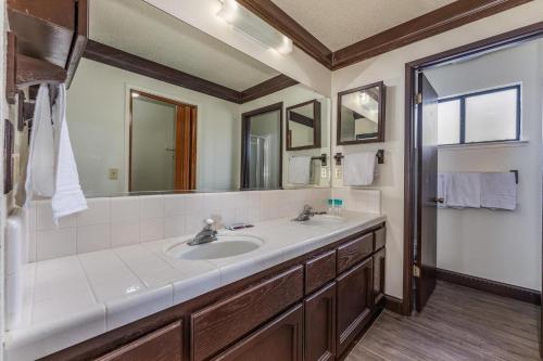 Foto de la galería de Mountain Trail Lodge and Vacation Rentals en Oakhurst