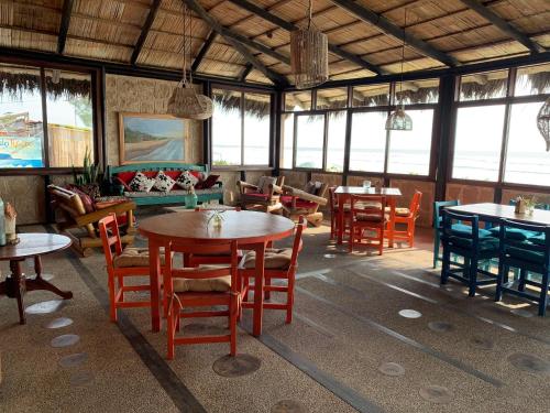 Ein Restaurant oder anderes Speiselokal in der Unterkunft Cuna Luna Hosteria 