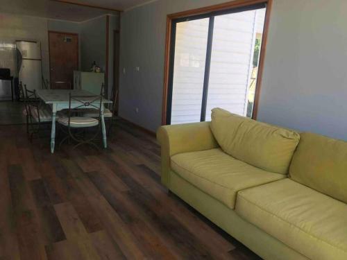 Χώρος καθιστικού στο Casa de campo a 5 minutos del lago caburga