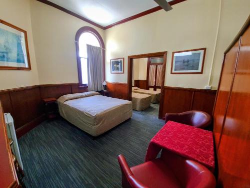 Postelja oz. postelje v sobi nastanitve Criterion Hotel-Motel Rockhampton