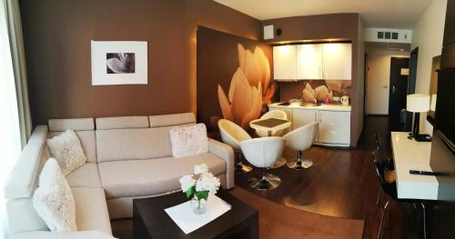 A seating area at Apartament prywatny salon i sypialnia w Divie