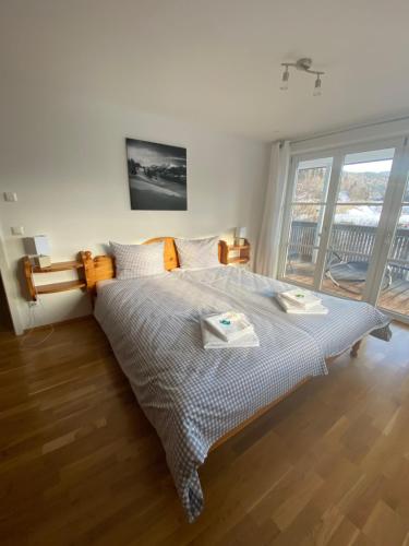 a bedroom with a large bed with two plates on it at Haus "Bergblick" Apartment mit 1 Schlafzimmer in Oberstaufen