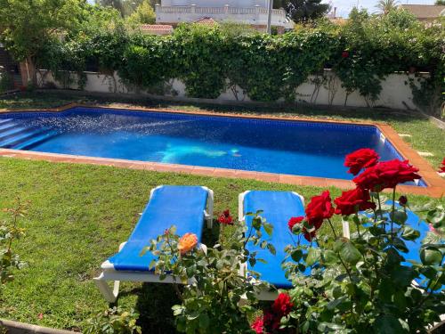 The swimming pool at or close to Villa Dacar