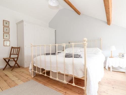 Postel nebo postele na pokoji v ubytování Trelash Cottage