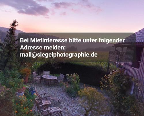 Gallery image of Kleines Haus mitten in der Natur mit eigener Terrasse und Sonnenbalkon in Halver