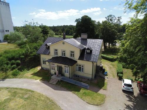 an aerial view of a house with a car at Åhus B&B och Vandrarhem in Åhus