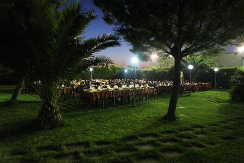 Κήπος έξω από το Masseria La Duchessa