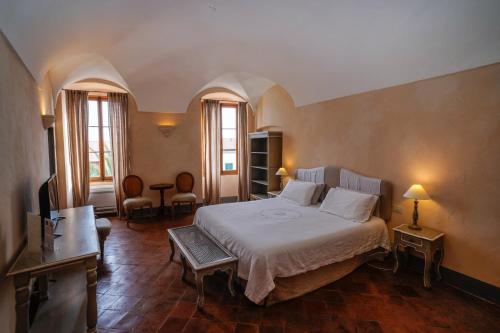 a bedroom with a bed in a room with windows at Dormiusa in Bordighera