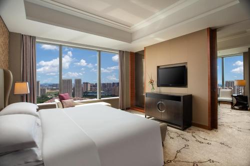Μια τηλεόραση ή/και κέντρο ψυχαγωγίας στο Crowne Plaza Huizhou by IHG