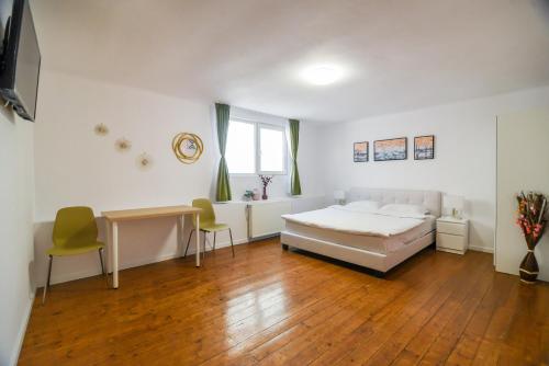 Postel nebo postele na pokoji v ubytování Transylvania Guest House