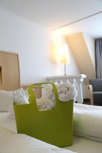 Postel nebo postele na pokoji v ubytování Hotel Traube am See