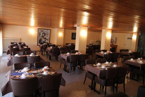 En restaurant eller et andet spisested på Hôtel Sampiero Corso