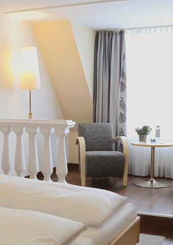 Postel nebo postele na pokoji v ubytování Hotel Traube am See