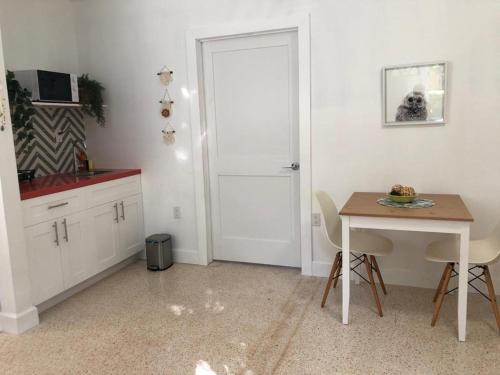 R - Private Studio in Little Havana (Apartment 2)