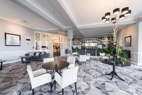 The Carlyon Bay Hotel and Spaにあるシーティングエリア