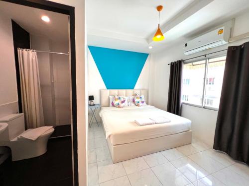 a bedroom with a white bed and a blue ceiling at Nap at 265 Donmeaung in Bangkok