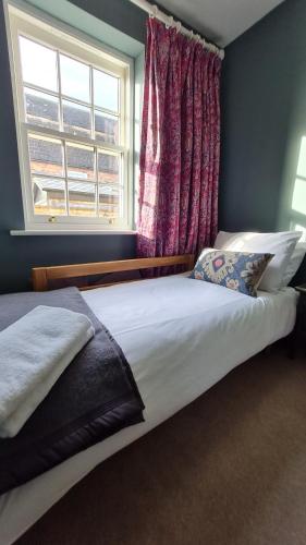 a bedroom with two beds and a window at Stylish Stamford Central, Free Parking in Stamford