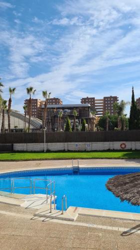 Bazén v ubytování Acogedor apartamento 2ª Línea playa nebo v jeho okolí