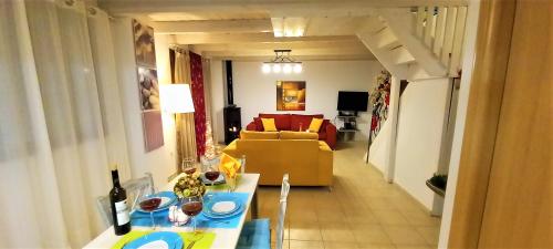 Χώρος καθιστικού στο Villas and apartments on a private farm, only 1 km away from the beach!