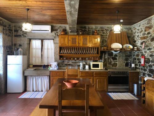 Dapur atau dapur kecil di Casa do Volfrâmio