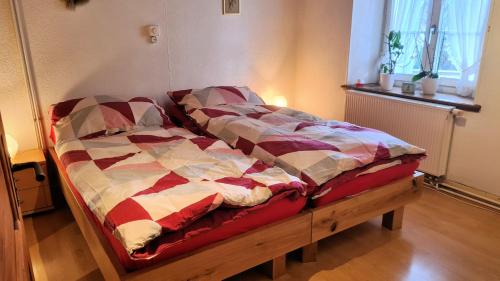 Postel nebo postele na pokoji v ubytování Ferienwohnung Attiswil