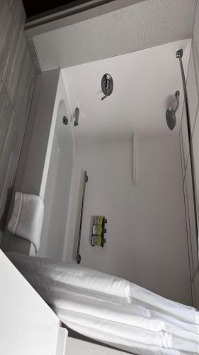 Ванная комната в Holiday Inn Express & Suites Williamsport, an IHG Hotel