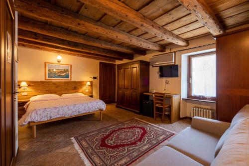 Postel nebo postele na pokoji v ubytování Agriturismo Borgo di Calmasino