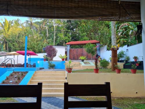 a view of the garden from the outside of a house at Villa Talpe in Talpe
