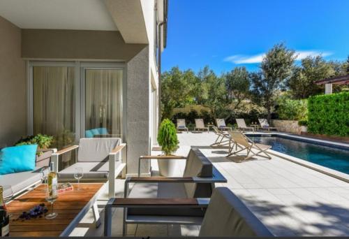 LUXURY VILLA GOGA
