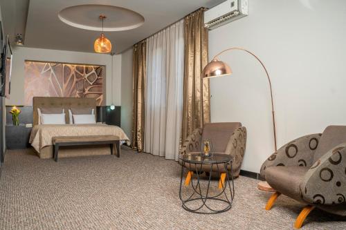 Katil atau katil-katil dalam bilik di Akacija Luxury Suites