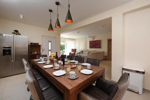 LUXURY VILLA GOGA