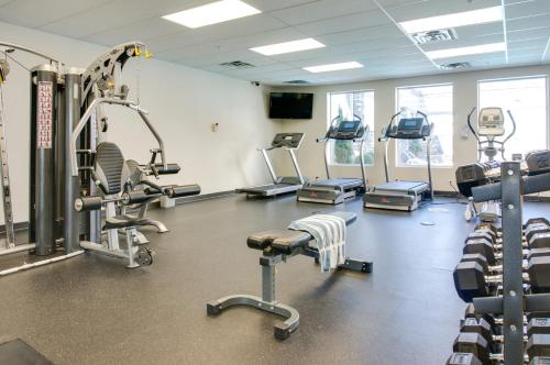 Fitness centrum a/nebo fitness zařízení v ubytování Carriage House Hotel and Conference Centre