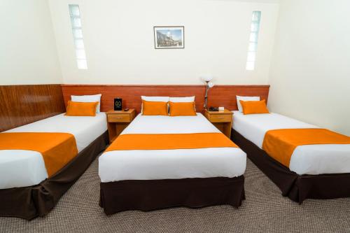 Postel nebo postele na pokoji v ubytování Hotel El Turista
