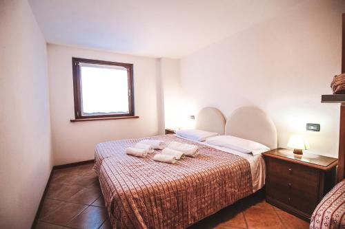 a bedroom with a bed with two towels on it at Residence Aquila - Bilo Testa di Comagna in Brusson