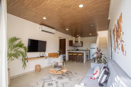 Una televisión o centro de entretenimiento en Macondo Tulum