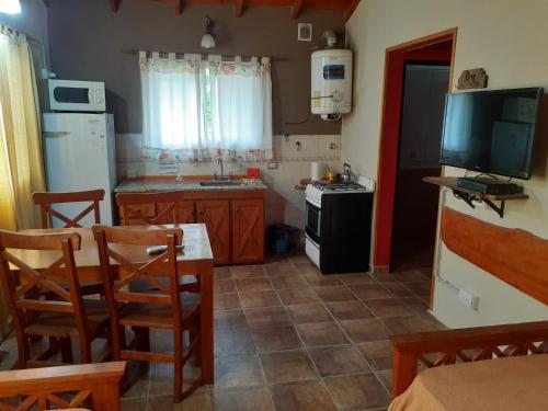 Η κουζίνα ή μικρή κουζίνα στο Cabañas Ecos del Valle
