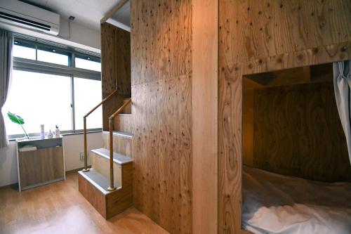 a bedroom with a bunk bed with a wooden wall at Manabiamu 4F - Vacation STAY 43664v in Maizuru