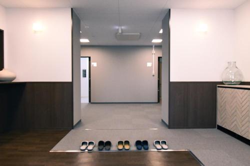 a room with four pairs of shoes on the floor at Manabiamu 4F - Vacation STAY 53983v in Maizuru