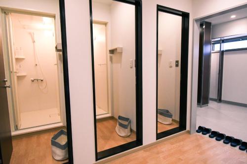 a row of mirrors in a dressing room at Manabiamu 4F - Vacation STAY 53983v in Maizuru