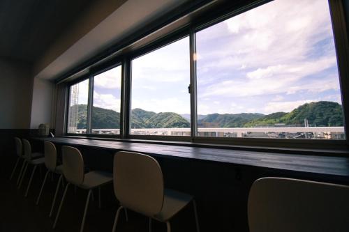 a row of chairs in a room with a large window at Manabiamu 4F - Vacation STAY 53983v in Maizuru
