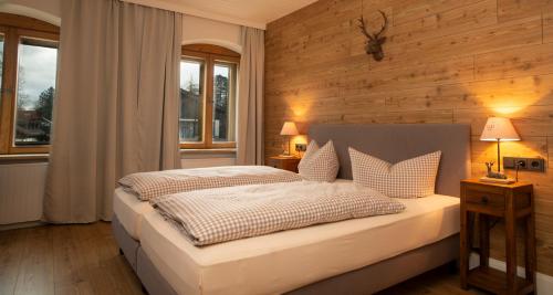 Postel nebo postele na pokoji v ubytování Gasthof - Hotel zur Post