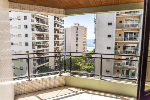 Beira-mar Apto com piscina a 140m da praia em Guaruja SP Menor preço em Beira-mar Apto com piscina a 140m da praia em Guaruja SP