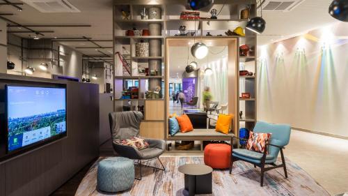 Телевизор и/или развлекательный центр в Holiday Inn Hamburg - City Nord by IHG