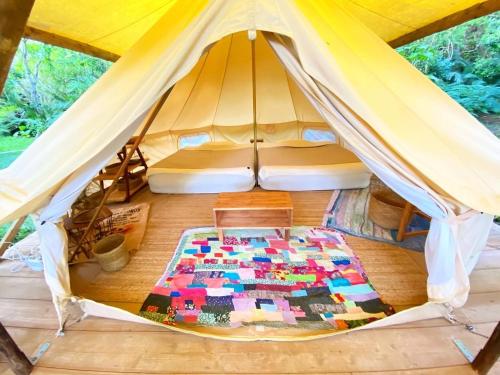 a tent with a quilt on the floor at RAINBOW FOREST Permaculture filed - Vacation STAY 13693v in Ibaruma