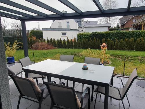 a white table and chairs on a patio at großzügige Unterkunft mit Terrasse in Oberbrechen