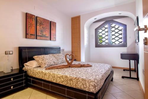 Ένα ή περισσότερα κρεβάτια σε δωμάτιο στο Espacios Blanco Adeje Paradise